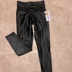 Black high rise leggings MUST HAVE.